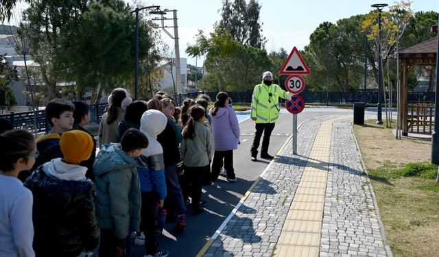 Kuşadası’ndaki trafik ve eğitim parkı sayesinde çocuklar hem öğreniyor hem eğleniyor