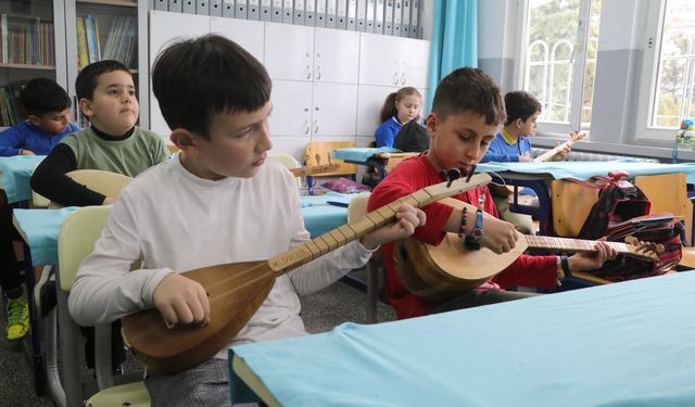 İlkokul öğrencilerine iki telli cura kursu