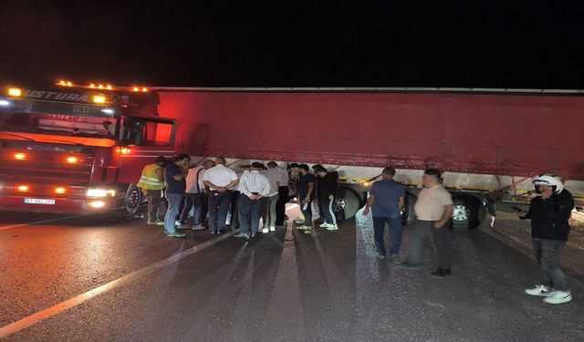 Tır sürücüsü direksiyon başında rahatsızlandı... Alanya-Gazipaşa yolu trafiğe kapandı