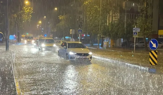 Antalya'da yaz ortasında sağanak alarmı... Antalya'ya kuvvetli sağanak geliyor