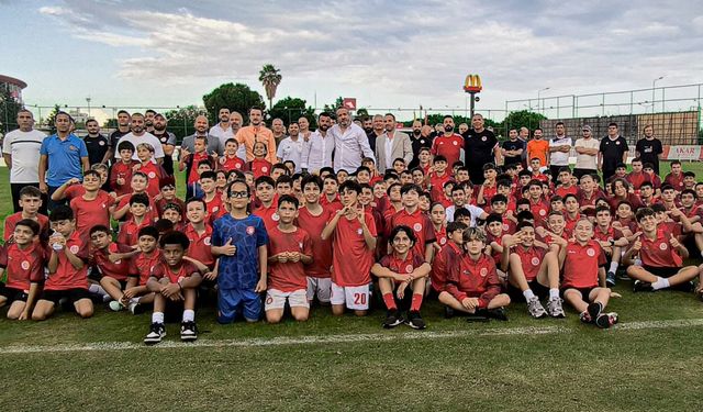 Antalyaspor A.Ş. Yönetim Kurulu Başkanı Sinan Boztepe’den gençlere tavsiyeler