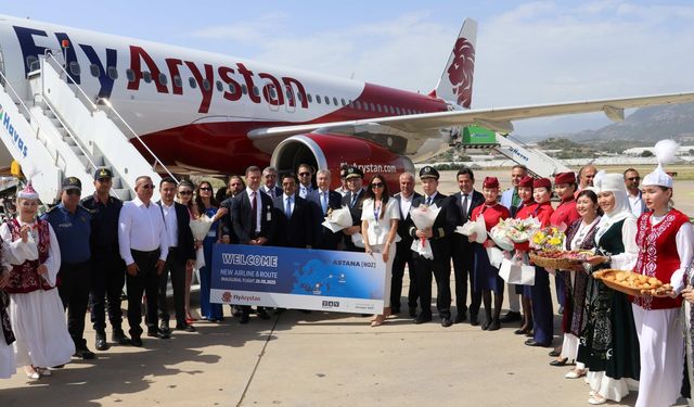 Gazipaşa-Alanya Havalimanı’ndaki ilk uçuşa törenli karşılama