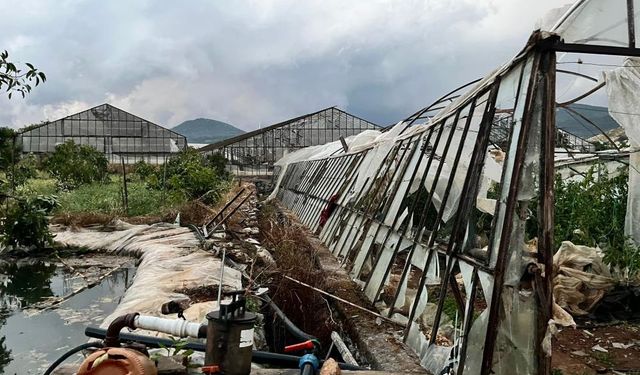 Gazipaşa’yı hortum vurdu... Seralar ve evler büyük zarar gördü