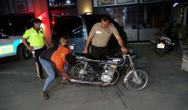 Manavgat'ta abartılı egzozlu ehliyetsiz iki motosikletliye 100 bin TL üzerinde ceza