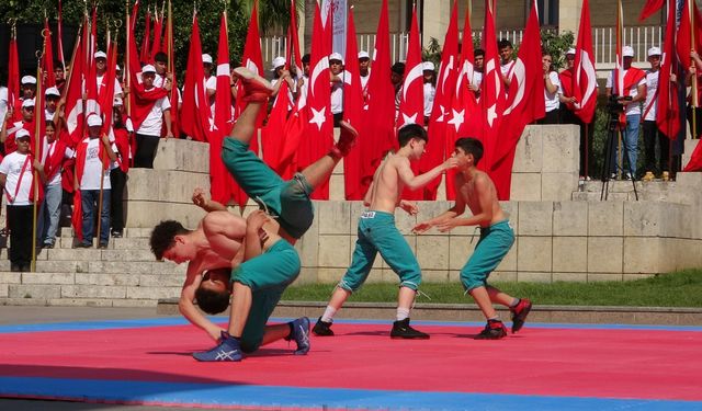 Mersin'de 19 Mayıs coşkuyla kutlandı