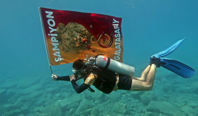 Fethiye’de dalgıçlardan deniz altında şampiyonluk kutlaması
