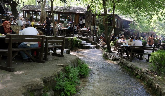 Sıcaktan kaçanlar, tabiat parkında serinledi