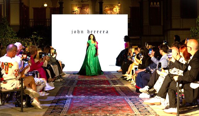 Moda haftasında Döşemealtı halıları podyumda boy gösterdi