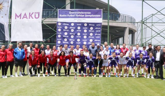 Burdur’daki üniversiteler arası kadın futbolunda Nişantaşı şampiyon oldu