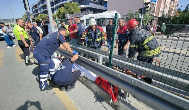 Aydın’da yaya geçidinde motosiklete servis aracı çarptı