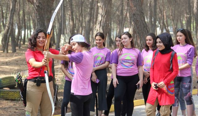 Antalya'da 300 bin öğrenci gençlik kamplarında olacak