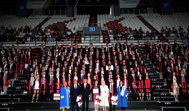 Akdeniz Üniversitesi Türkiye’ye 289 hekim kazandırdı
