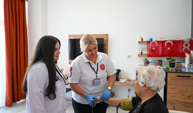 Antalya’da Evde Sağlık Hizmeti ekibinden huzurevi ziyareti