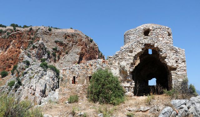 Antalya’da akıl almaz olay! Bakın tarihe ne yaptılar