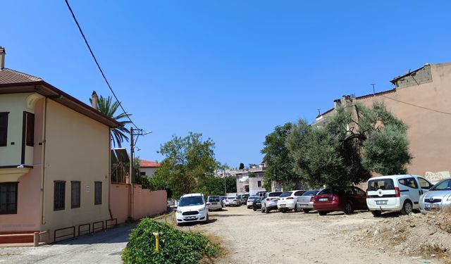 Tarihi mahalleyi otoparka çevirdiler, ne ambulans girebiliyor ne de itfaiye