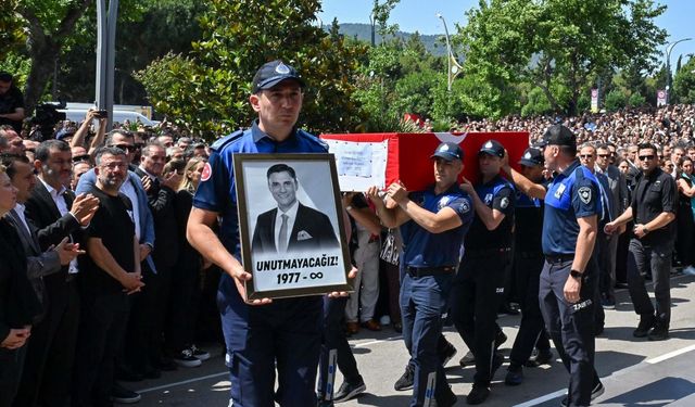 Başkan Kara, Manisa Büyükşehir Belediye Başkanı Ferdi Zeyrek’in cenazesine katıldı