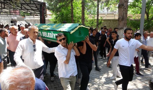 Kemer yolunda kaza geçiren genç toprağa verildi