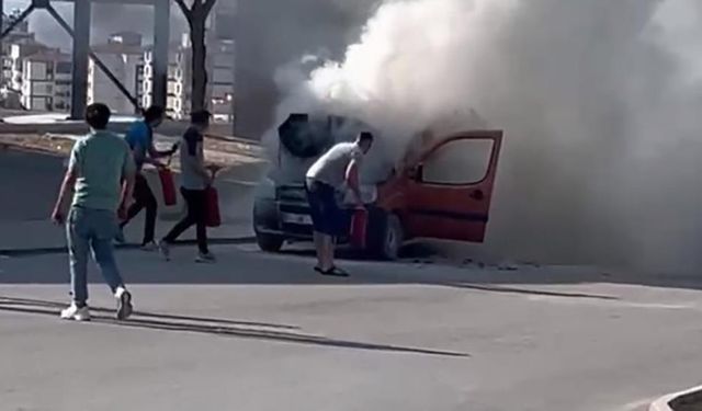 Bayramda aracı yandı...