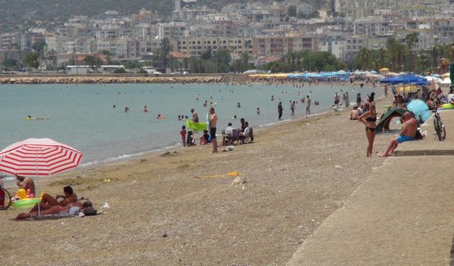 Mersin'de sahiller doldu taştı