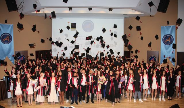 Sağlık Bilimleri Fakültesi'nde duygulu mezuniyet töreni