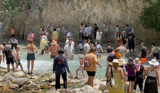 Bayramda Saklıkent Kanyonu dolup taştı