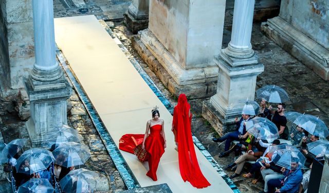 Tarih ile moda buluştu! Antalya büyülendi