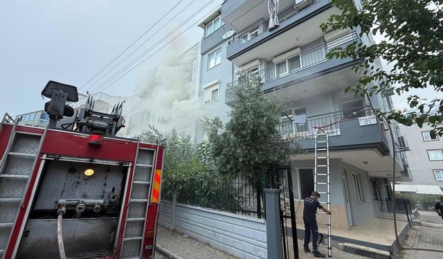 Önce tartıştı, sonra daireleri ateşe verdi