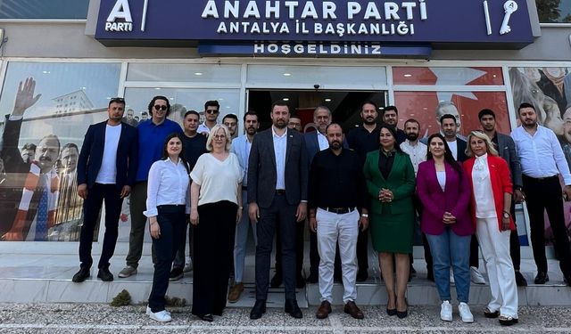 Antalya’da il başkan yardımcısı gözaltına alındı
