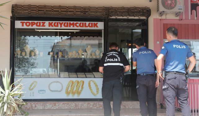 Kuyumcuya dehşeti yaşatıp 18 bilezikle kaçmıştı, aynı gün kıskıvrak yakalandı
