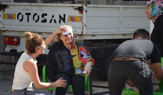 Güvenlik kameralarına yansıyan kazada baba, anne ve 2 çocuk yaralandı