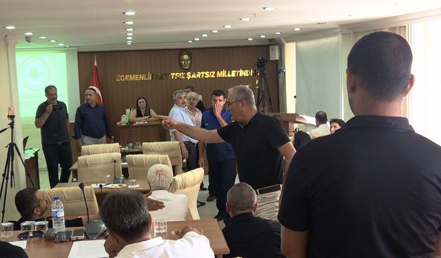 Burdur belediye meclisinde ortalık birbirine girdi!