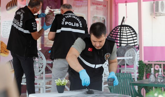 Elinde bıçakla girdiği kuyumcudan 18 adet bileziği alarak kaçtı