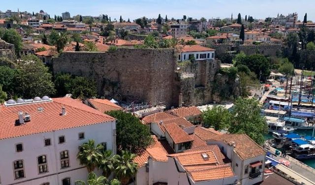 Antalya’nın kalbi için çözüm aranıyor! Kaleiçi’ne özel yangın yönetmeliği istendi
