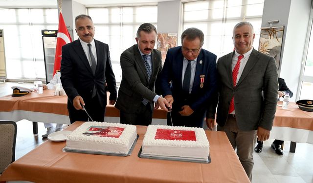 Kemer’de Zafer Bayramı töreni