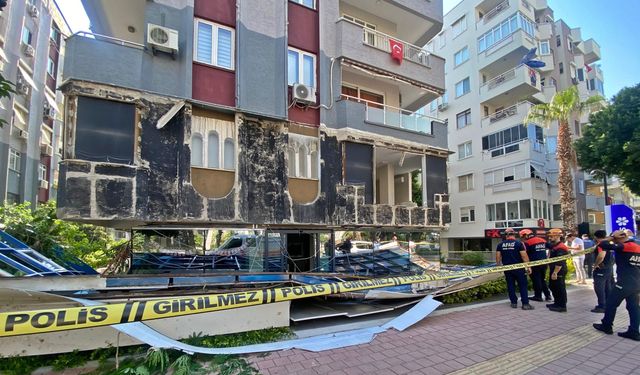 Özel laboratuvarın dış cephe kaplamaları çöktü! Ortalık savaş alanına döndü