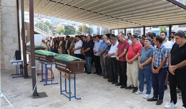 Uykuda öldürülen anne ve 2 çocuğu son yolculuğuna uğurlandı