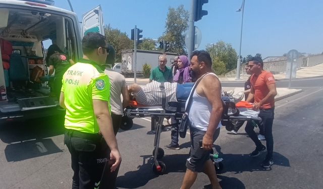 Siren sesini duyan kızlar acılarını unutup kaza yerinden hızla uzaklaştı