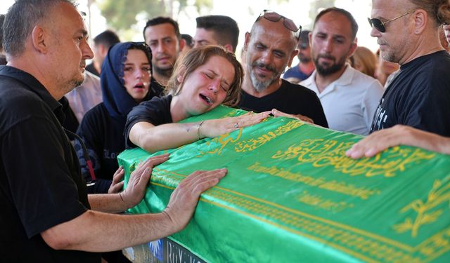 Tek teker aşk 'tek' bıraktı! Genç kadının feryatları yürekleri yaktı