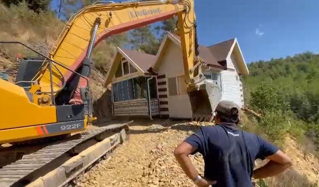 Evine yıkım kararı çıktı, 30 tonluk evini arazisine taşıdı