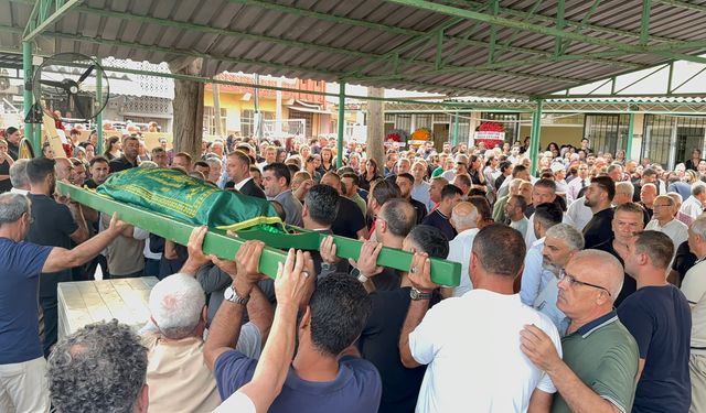 Asansör kazasında hayatını kaybeden genç anne gözyaşlarıyla son yolculuğuna uğurlandı