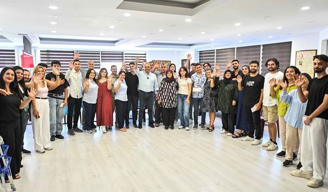 Muratpaşa’nın gençlerine 15 bin liralık destek