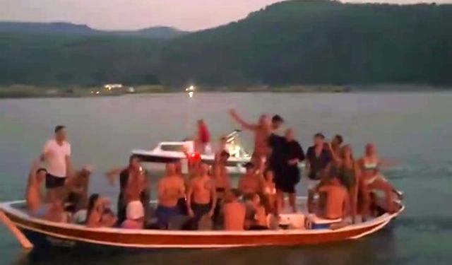Akyaka'da Mustafa Sandal'ın hayranları ile eğlenceli anları