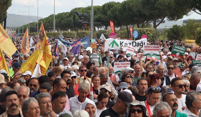 CHP Lideri Özgür Özel'den zeytinlik vurgulu miting