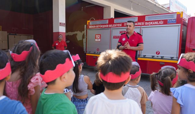 Tarsus'ta minikler itfaiyecilere anlamlı ziyaret