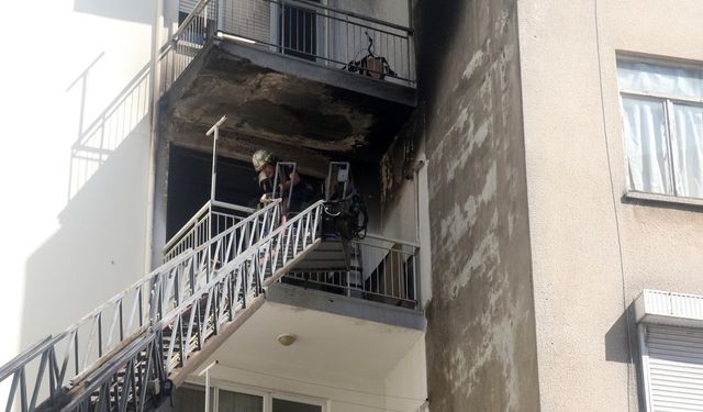 Yatak odasında çıkan yangını itfaiye söndürdü
