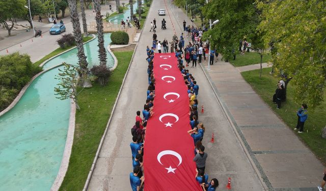Akdeniz Üniversitesi Cumhuriyet için koştu