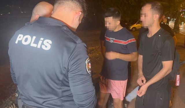Balık tutmak için çıktıkları kayalıkta mahsur kaldılar