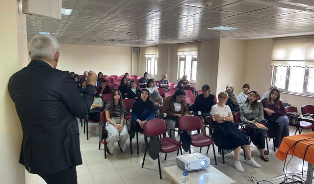 Başhekim Opr. Dr. Mehmet Deniz'den "Kadın Sağlığı ve Hijyen" semineri
