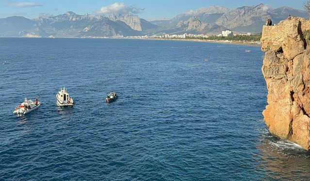 Denizde cansız bedeni bulundu… Eşyaları ise falezlerde çıktı