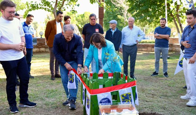 İki kentin dostluk simgesi meşe ağacı oldu